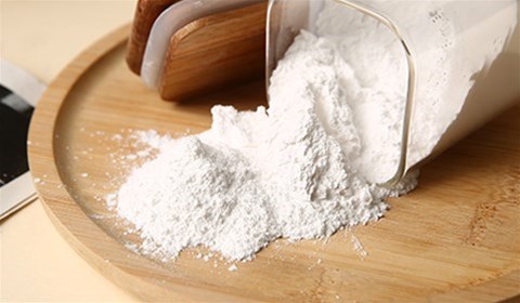 添加5%过量硅酮粉导致TPR鞋材表面出现斑点，调整为3%添加比例就可以解决